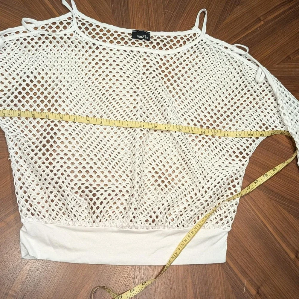 Rue21 Crop Top Womens White Excellent Cold Shoulder Fishnet Mesh Athleisure